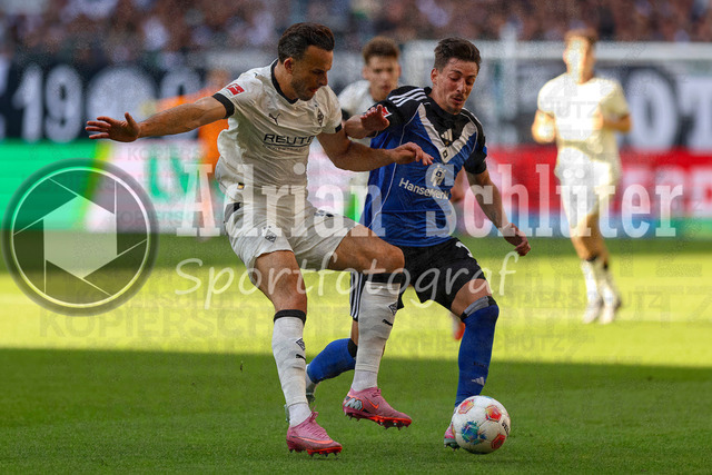 Borussia Mönchengladbach vs Hamburger SV - Bundesliga  | Mönchengladbach, Deutschland, 24.08.25:   Haris Tabakovic (Borussia Mönchengladbach) und Giorgi Gocholeishvili (Hamburger SV) im Kampf um den Ball waehrend des Spiels der Bundesliga zwischen Borussia Mönchengladbach vs Hamburger SV im Stadion im Borussia Park(Foto von Brauer-Fotoagentur / Adrian Schlueter)