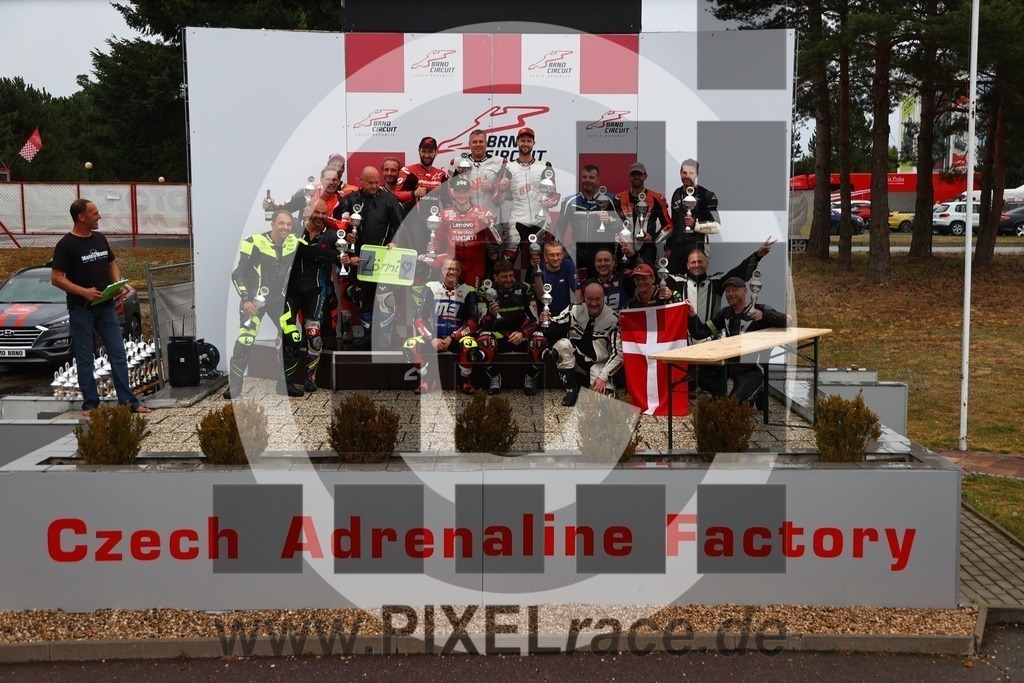 social-20250830_08261 | Schöne Erinnerungen an spannende Momente - das festzuhalten ist unser Job. PIXELrace.de ist seit 2003 auf den Rennstrecken Europas unterwegs um die Action draußen beim Fahren und die wunderbare Stimmung imm Fahrerlager für euch einzufangen.