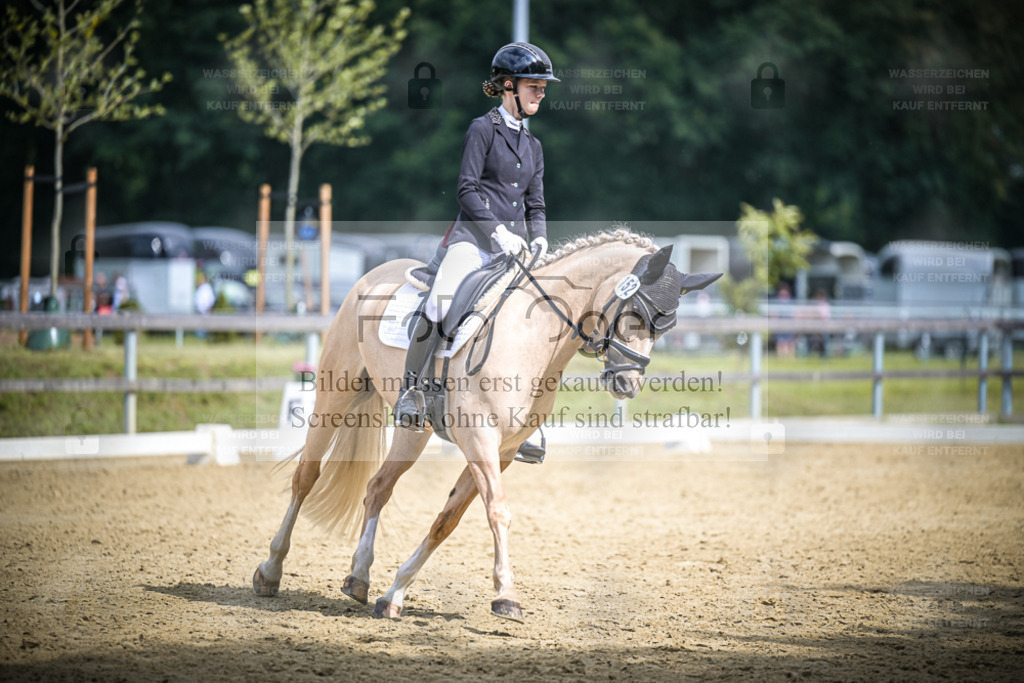 DOS_4190 | Entdecke hochwertige Reitturnierfotos von Foto Oger. Professionell, emotional und authentisch – jetzt Lieblingsmomente im Shop bestellen. - Realisiert mit Pictrs.com