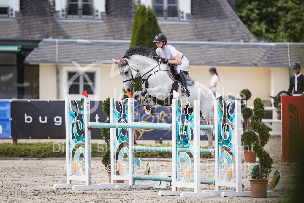 250531_MayDays_M2-Springen-565 | Deine schönsten Turniermomente als professionelle Fotos! Entdecke hochwertige Pferdesport-Fotografie im Online-Shop. Jetzt Fotos finden & bestellen!