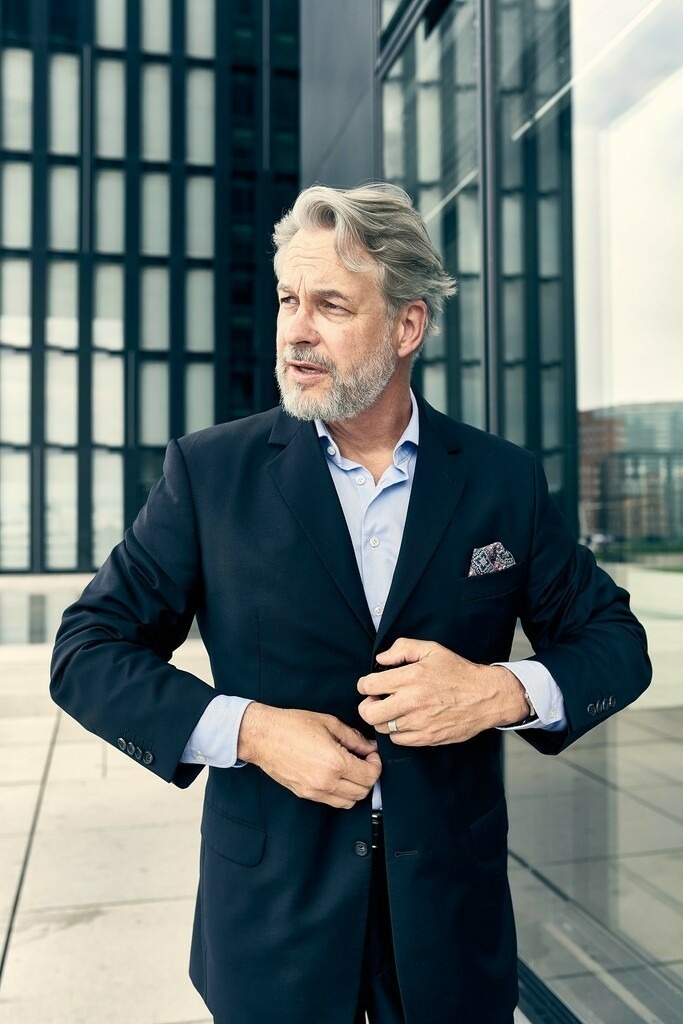 Business-Shoot Einzel (Geschäftsleitung HVV-Versicherungen) | Immofotokoeln - Realisiert mit Pictrs.com