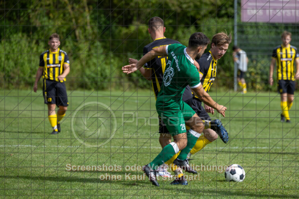 20250831_160955_0135 | #,TSV Ottenbach (gelb) vs. KSG Eislingen (grün), Fussball, Kreisliga A3 - Bezirk Neckar/Fils, 02. Spieltag, Saison 2025/2026, Rasensportplatz Nebenplatz, Im Buchs, 73113 Ottenbach, 31.08.2025 - 15:00 Uhr,Foto: PhotoPeet-Sportfotografie/Peter Harich