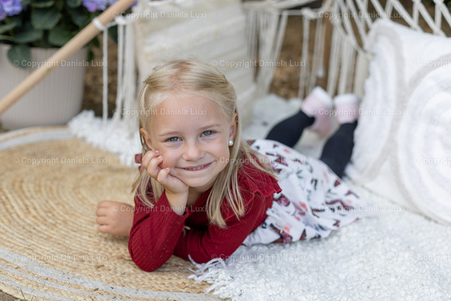 R6__7585 | Professionelle Kindergartenfotografie in Bayern - liebevolle, natürliche Kinderfotos. Jetzt Galerie ansehen und Lieblingsbilder bestellen! - Realisiert mit Pictrs.com