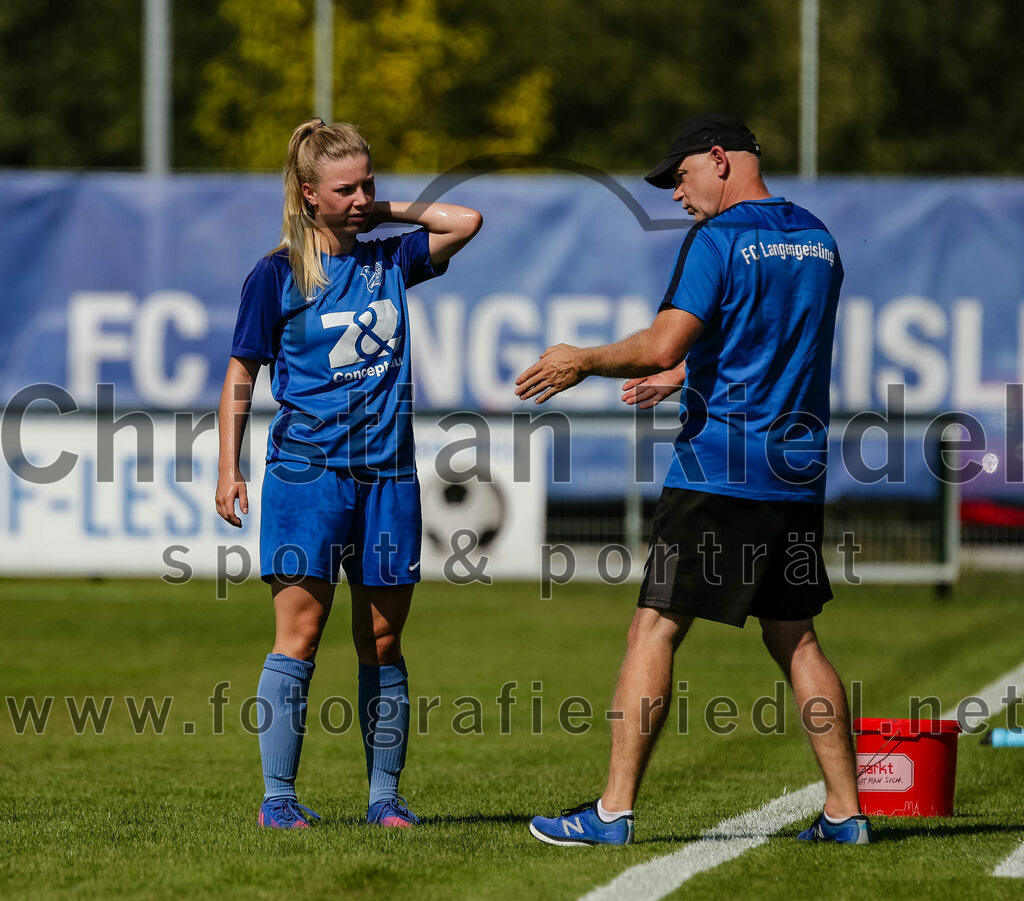 2023-09-09_035_FC_Langengeisling_gegen_TV_1864_Altoetting | Erding, Deutschland, 09.09.2023:
Fußball, Bezirksoberliga 2023 / 2024, 2. Spieltag, FC Langengeisling gegen TV 1864 Altötting, Endergebnis: 2:3

Marie Huber (FC Langengeisling, #2)

Foto: Christian Riedel / fotografie-riedel.net