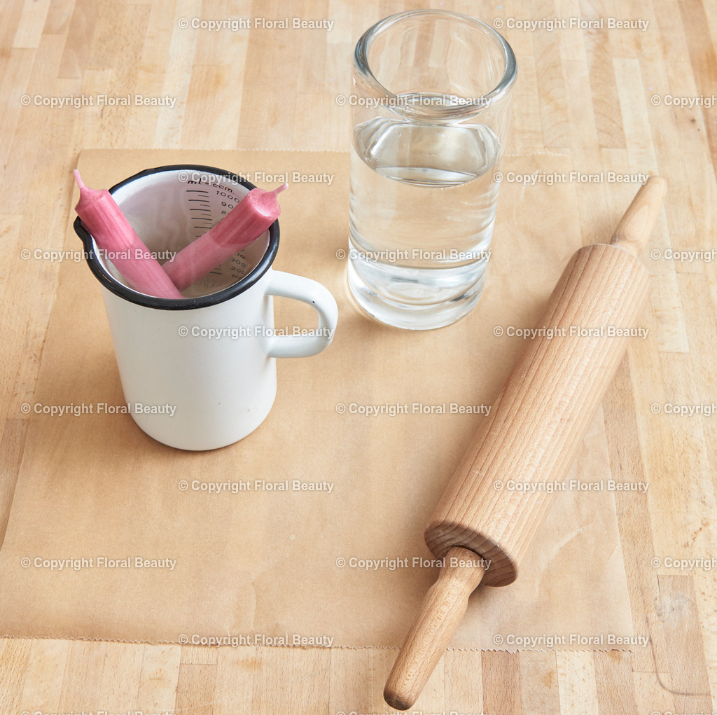 Kerzen eindrehen | Kerzen werden im Wasserbad erwärmt und dann eingedreht. Schöne decorative Formen entstehen. - Realisiert mit Pictrs.com