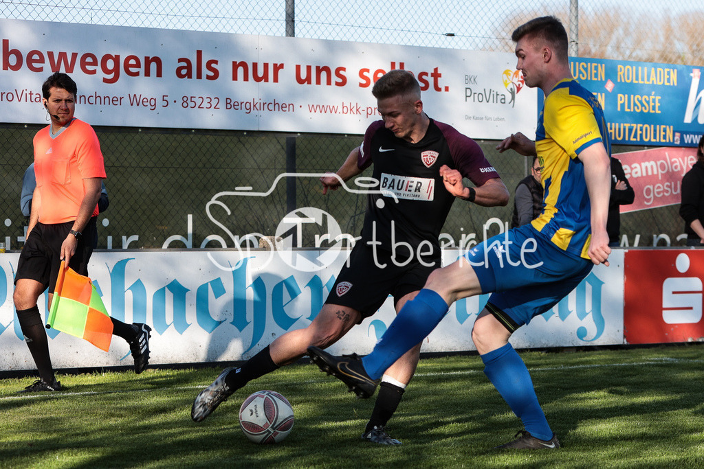 FC Pipinsried - TSV Buchbach | Tobias SZTAF (TSV #28)  setzt sich gegen Fabian WIKKIBALD (FCP #4) durch