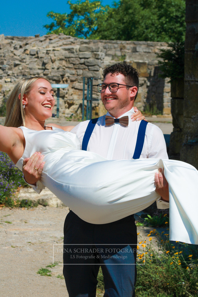 Hochzeit Sven _ Evi 30.06.22 Standesamt-01 | lanaschraderfotografie - Realisiert mit Pictrs.com