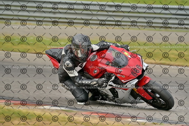 25bt05-0371 | markuskiefer.com - Realisiert mit Pictrs.com