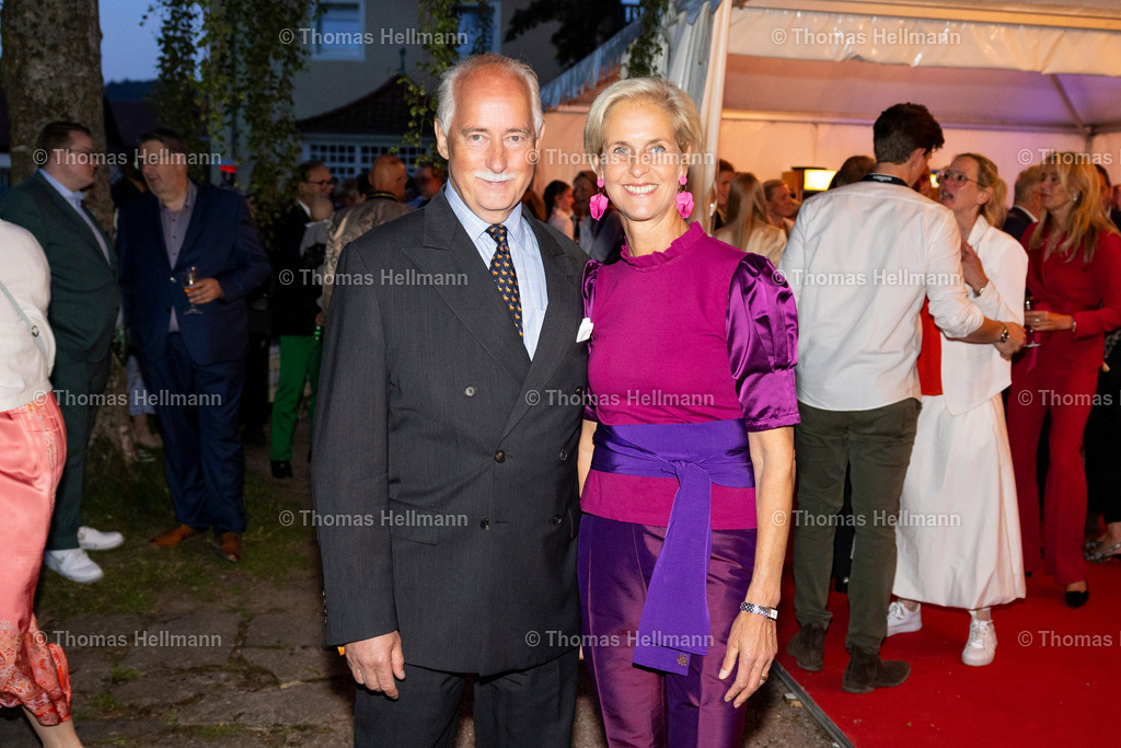 TH_Schlosssempfang_ Rudolph Herzog von Cro__ Rosalie Freifrau von Landsberg-Velen_19647 | Longines Balve Optimum 2024 am 07.06.24 in Balve, Schloss Wocklum, Thomas Hellmann, Schlosssempfang, Rudolph Herzog von Croÿ, Rosalie Freifrau von Landsberg-Velen