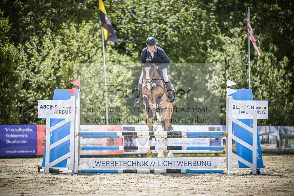 DOS_6672 | Entdecke hochwertige Reitturnierfotos von Foto Oger. Professionell, emotional und authentisch – jetzt Lieblingsmomente im Shop bestellen.Deutschlandweite Turnierfotografie. - Realisiert mit Pictrs.com
