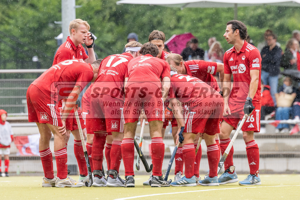SFE_20250524_0088 | Köln, Deutschland, 24.05.2025:  Hockey 1. Bundesliga Herren Rot-Weiss Köln - Mannheimer THC im KTHC Stadion Rot-Weiss Köln Tennis and Hockey Club am 24.05.2025 in Köln, Deutschland. (Foto von Stephan Fehrmann)Köln, Germany, 24.05.2025: Hockey 1. Bundesliga Herren Rot-Weiss Köln - Mannheimer THC in KTHC Stadion Rot-Weiss Köln Tennis and Hockey Club at 24.05.2025 in Köln, Deutschland. (Foto from Stephan Fehrmann)