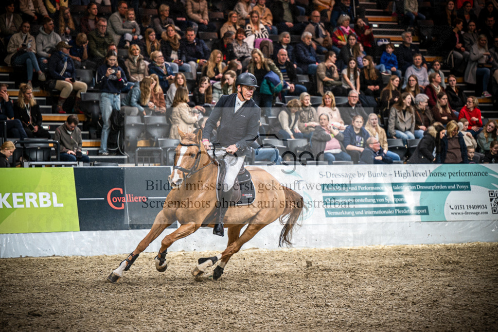 DOS_1535 | Entdecke hochwertige Reitturnierfotos von Foto Oger. Professionell, emotional und authentisch – jetzt Lieblingsmomente im Shop bestellen.Deutschlandweite Turnierfotografie. - Realisiert mit Pictrs.com