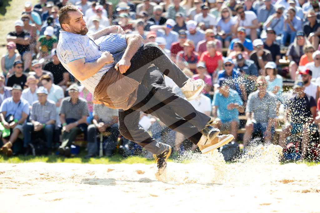 Rigi2025_2452 | Die Schwinger des Schwyzer Kantonalen Schwingerverbandes: Fotos, die Dynamik und Leidenschaft festhalten, sowie emotionale Momente aus dem traditionellen Schwingsport zeigen. - Realisiert mit Pictrs.com