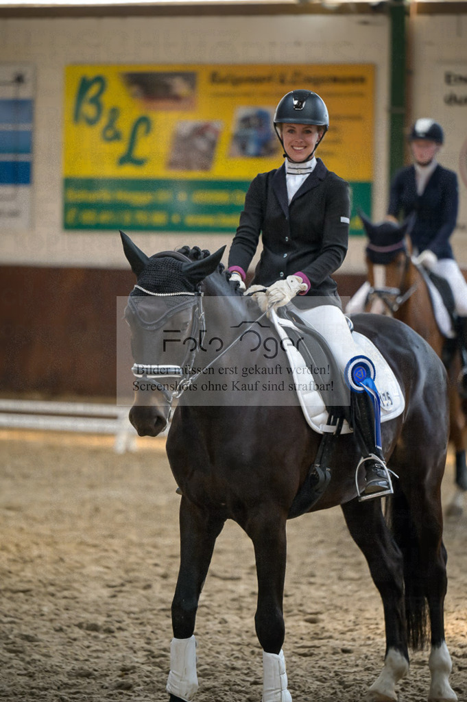 Reitturnier Voxtrup | Entdecke hochwertige Reitturnierfotos von Foto Oger. Professionell, emotional und authentisch – jetzt Lieblingsmomente im Shop bestellen.Deutschlandweite Turnierfotografie. - Realisiert mit Pictrs.com