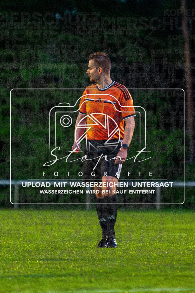 Bezirksliga Herren LG - TV Jahn Schneverdingen II vs. Buchholzer FC | Jonas Heine (Schiedsrichter); Bezirksliga Herren LG - TV Jahn Schneverdingen II vs. Buchholzer FC am 15.05.26 in Osterwald-Stadion, Schneverdingen - Realisiert mit Pictrs.com