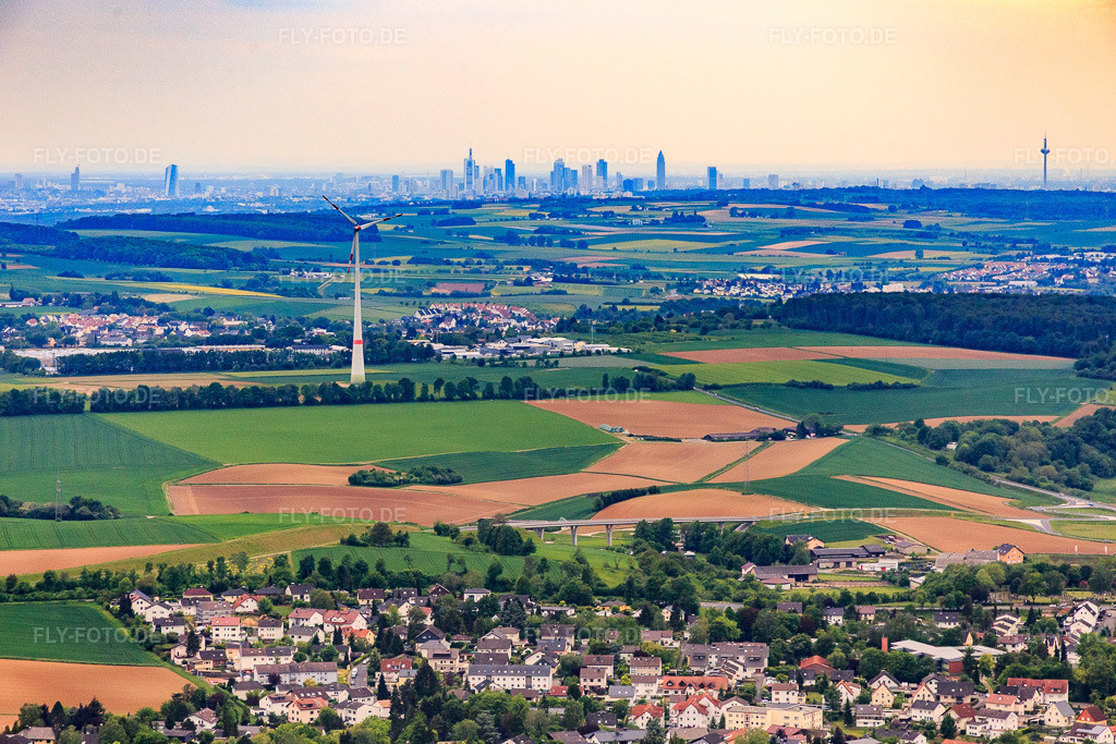 Luftbild: Skyline von Frankfurt am Main aus Osten von Bruchköbel aus im Ortsteil Dornbusch in Frankfurt im Bundesland Hessen in Deutschland. Foto: IMG_088844.jpg vom 20.05.2016 durch Werner Riehm/FLY-FOTO.de