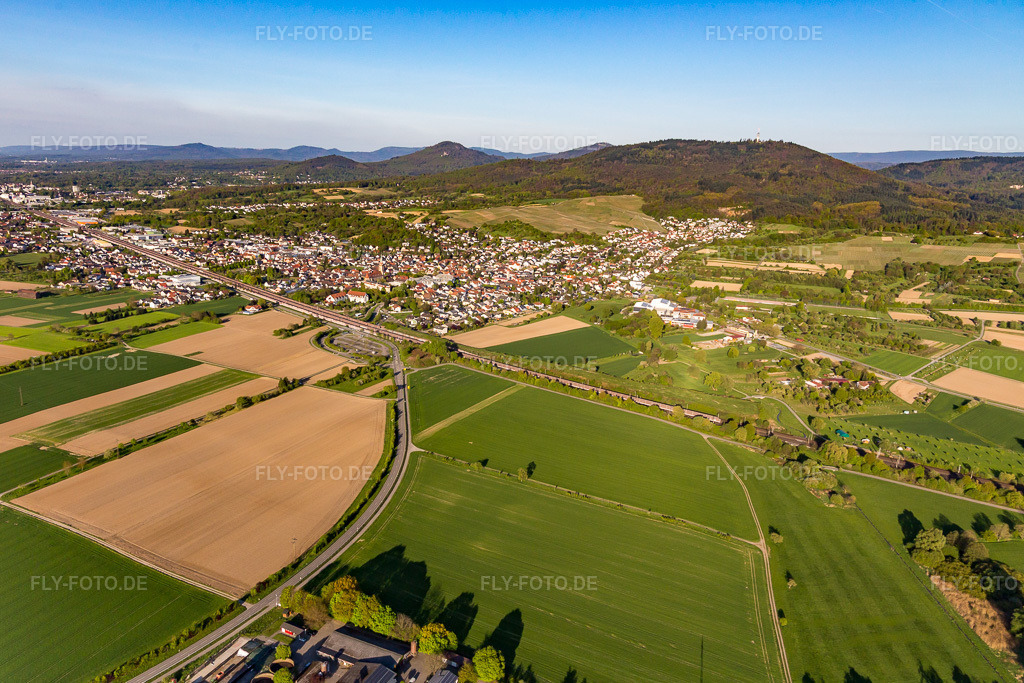 Luftbild: Ortsansicht von Südwesten in Sinzheim im Bundesland Baden-Württemberg in Deutschland. Foto: IMG_099156.jpg vom 23.04.2017 durch Werner Riehm/FLY-FOTO.de