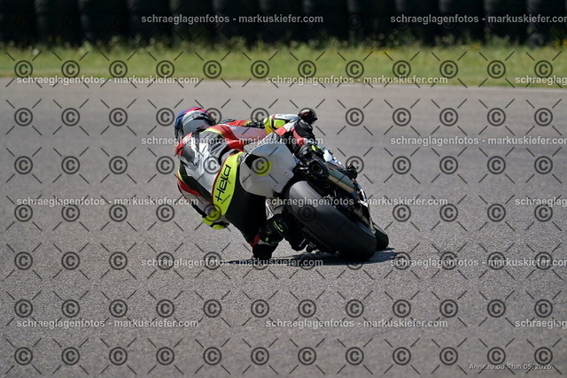 26BT02-1377 | markuskiefer.com - Realisiert mit Pictrs.com