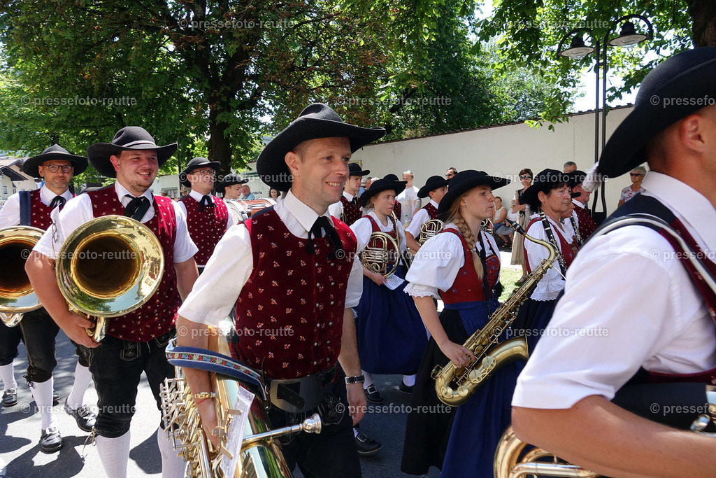 news-2022-Juli17-Musikumzug-Reutte-DSD03123-Steeg | Info aus dem Bezirk Reutte/Ausserfern Tirol sowie eine umfangreiche Bilddatenbank über die gesamte Region: Lechtal, Talkessel Reutte, Tannheimertal, Zwischentoren. Lech, Plansee, Zugspitze, Grenztunnel, B179, Fernpassstraße, Verkehr, Lawinen, Tradition, - Realisiert mit Pictrs.com
