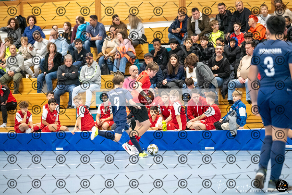 20241123_FCR-Hallenturnier-D_1_069 | Sport und Naturfotografie von Roberto Esposito zeigt echte Momente Bewegung und die Schönheit der Natur. Ausdrucksstarke Bilder schaffen Emotionen.