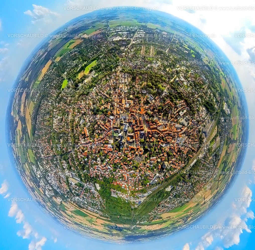 Soest230891045 Zentrum-topaz | Luftbild, Stadtansicht Soest, Zentrum und Altstadt mit St. Patrokli-Dom und St. Petri (Alde Kerke), Erdkugel, Fisheye Aufnahme, Fischaugen Aufnahme, 360 Grad Aufnahme, tiny world, Soest, Ruhrgebiet, Nordrhein-Westfalen, Deutschland