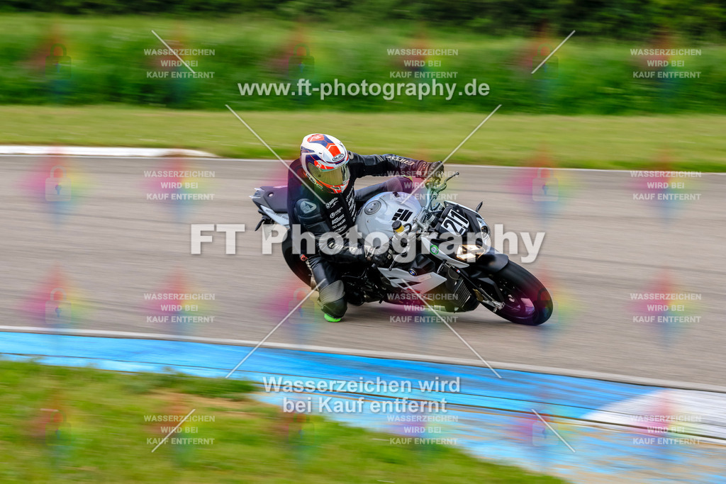 MotoTeam-9525 | Hier findet Ihr Bilder von Touristenfahrten auf der Nürburgring Nordschleife oder von anderen Veranstaltungen die ich besucht habe. Viel Spass beim Durch Schauen 