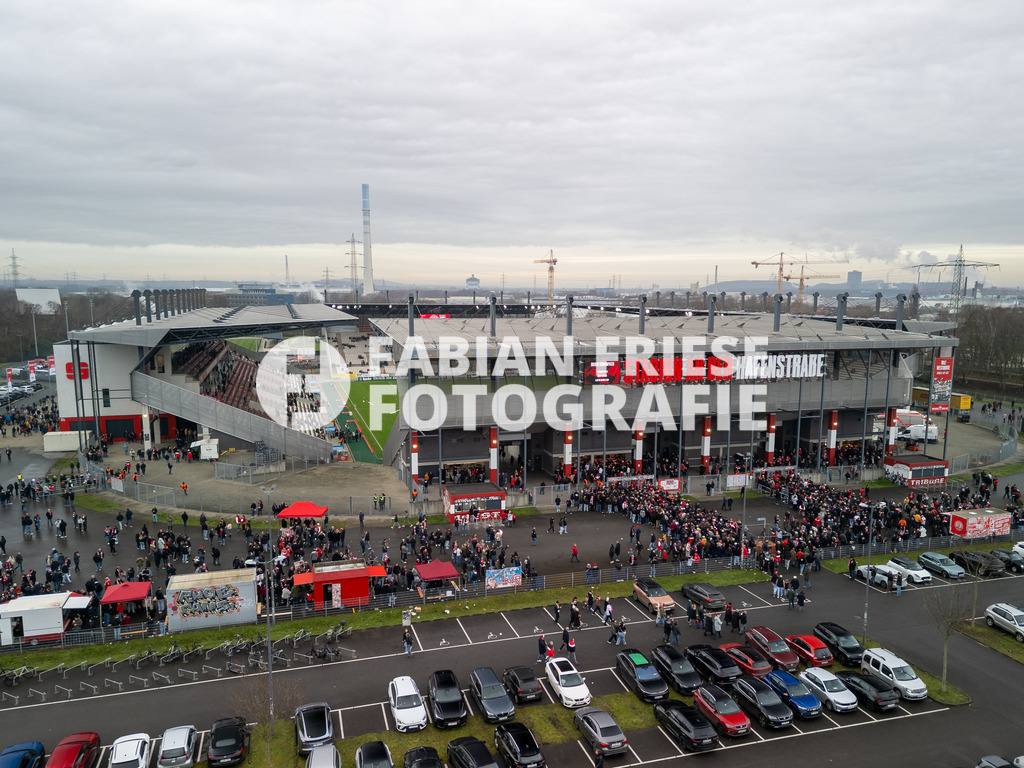 GER Rot-Weiss Essen vs. SSV Ulm, Fussball, 3. Liga, Spieltag 19, Saison 2025/2026, 20.12.2025 | GER Rot-Weiss Essen vs. SSV Ulm, Fussball, 3. Liga, Spieltag 19, Saison 2025/2026, 20.12.2025Foto: Fabian Friese - Realisiert mit Pictrs.com