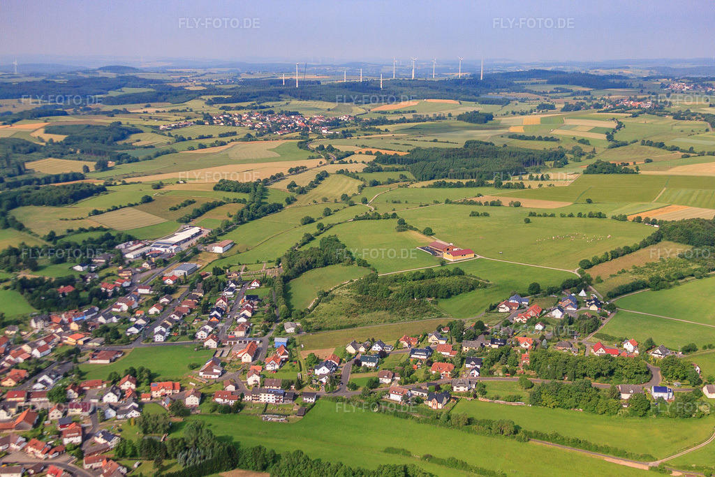 Luftbild: Ortsansicht von Nordosten im Ortsteil Hauswurz in Neuhof im Bundesland Hessen in Deutschland. Foto: IMG_68920.jpg vom 22.06.2014 durch Werner Riehm/FLY-FOTO.deAuflösung des Originals: 4752 x 3168 px