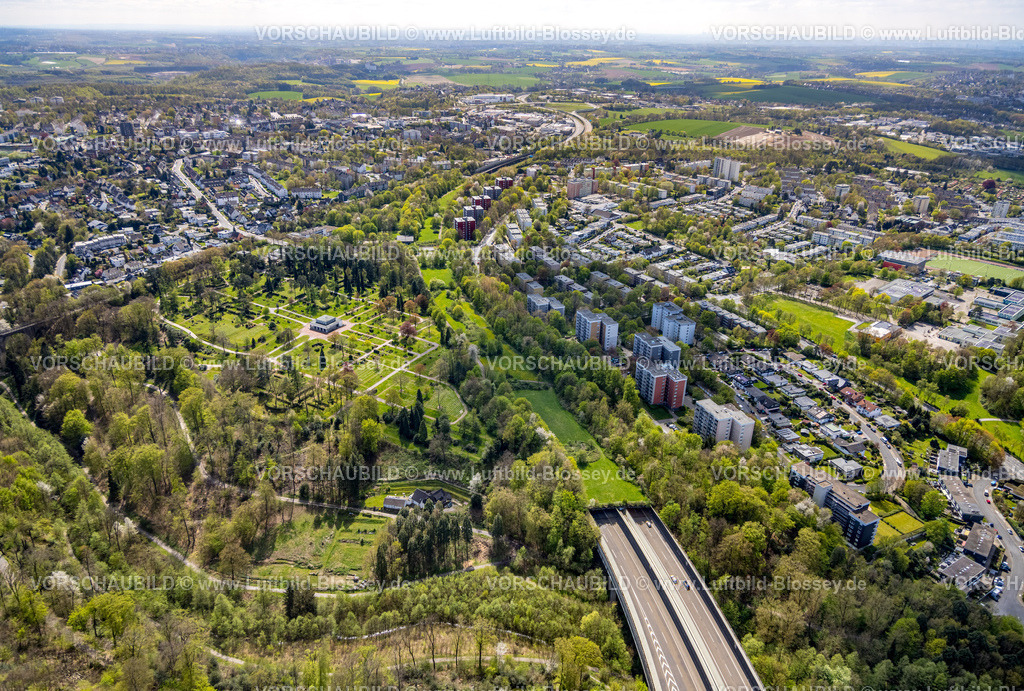Velbert230407468 | Luftbild, Grünbepflanzung auf Tunneldach der Autobahn A44 nahe Velbert-Nord, Waldfriedhof, Hochhaussiedlung Von-Humboldt-Straße, Velbert, Ruhrgebiet, Nordrhein-Westfalen, Deutschland