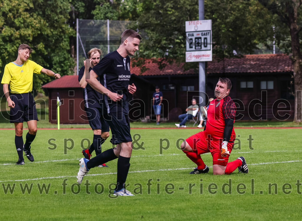 2023-09-03_078_SV_Anzing_gegen_TSV_Ottobrunn | Anzing, Deutschland, 03.09.2023:
Fußball, Kreisliga 2023 / 2024, Testspiel, 3. Spieltag, Endergebnis: 3:0

Elfmeter nach dem Foul an Peter Rauch (SV Anzing, #6)
Gabriel Thul (SV Anzing, #14), Torwart Florian Lerch (TSV Ottobrunn, #1)

Foto: Christian Riedel / fotografie-riedel.net
