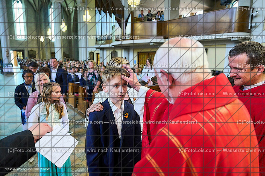 ALP2347_Pfarrfirmung Wieselburg_Sakrament der Firmung | (C)FotoLois.com, Alois Spandl, Pfarrfirmung in Wieselburg mit Firmspender Eduard Gruber (ehemaliger Generalvikar der Diözese St. Pölten), Sa 3. Juni 2023.