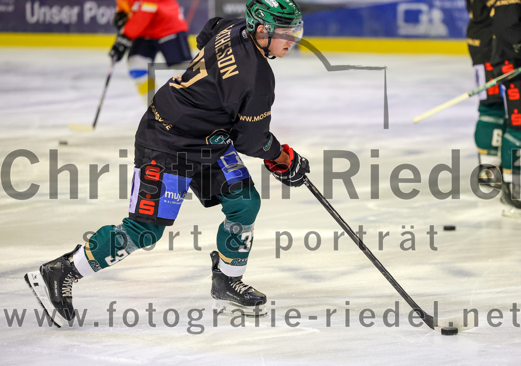 2025-12-05_017_TSV_Erding_gegen_Stuttgart_Rebels | Erding, Deutschland, 05.12.2025:Eishockey, Oberliga Süd 2025 / 2026, 23. Spieltag, TSV Erding gegen Stuttgart Rebels, Endergebnis: 5:6Thomas Matheson (Erding Gladiators, #37)Foto: Christian Riedel / fotografie-riedel.net