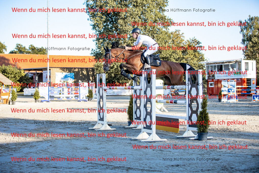BK1A8510 | Turnierbilder Turnierfotos Nina Hüffmann Turnierfotografie Pferdefotografie Tierzeichnung Haustierzeichnung Pferdezeichnung Hundezeichnung Videograf  - Realisiert mit Pictrs.com