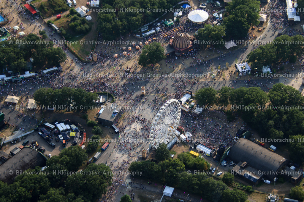 Weeze Parookaville 2022_ Creative_Airphotography H.Klöpper-6176 | Luftbilder und professionelle Luftbildfotografie als Digitaldatei oder hochwertiger Print: Leinwand, Alu‑Dibond, Acrylglas, Poster oder Download im Shop. - Realized with Pictrs.com
