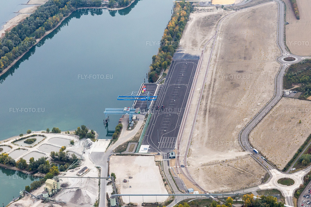Vue aérienne: Nouveau port à Lauterbourg dans le département Bas Rhin, France.Photo: IMG_112010.jpg prise le 11/10/2018 par Werner Riehm/FLY-FOTO.euRésolution de l'original: 5472 x 3648 px