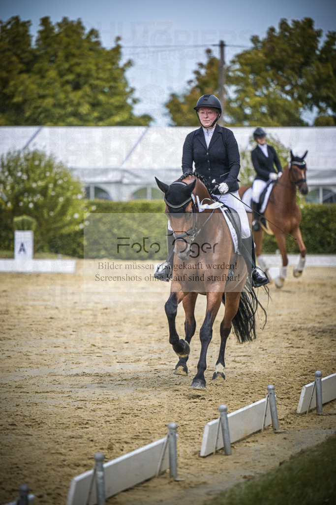 DOS_0393 | Entdecke hochwertige Reitturnierfotos von Foto Oger. Professionell, emotional und authentisch – jetzt Lieblingsmomente im Shop bestellen.Deutschlandweite Turnierfotografie. - Realisiert mit Pictrs.com