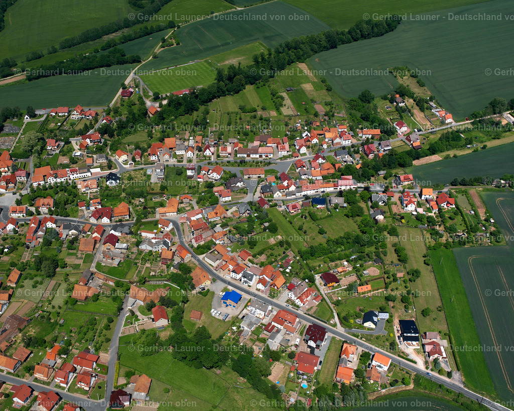 2634309 | ECKLINGERODE 09.06.2006 Stadtansicht vom Stadtrand angrenzend an landwirtschaftliche Feldern  in Ecklingerode im Bundesland Thüringen, Deutschland // City view from the outskirts with adjacent agricultural fields  in Ecklingerode in the state Thuringia, Germany Foto: Gerhard Launer