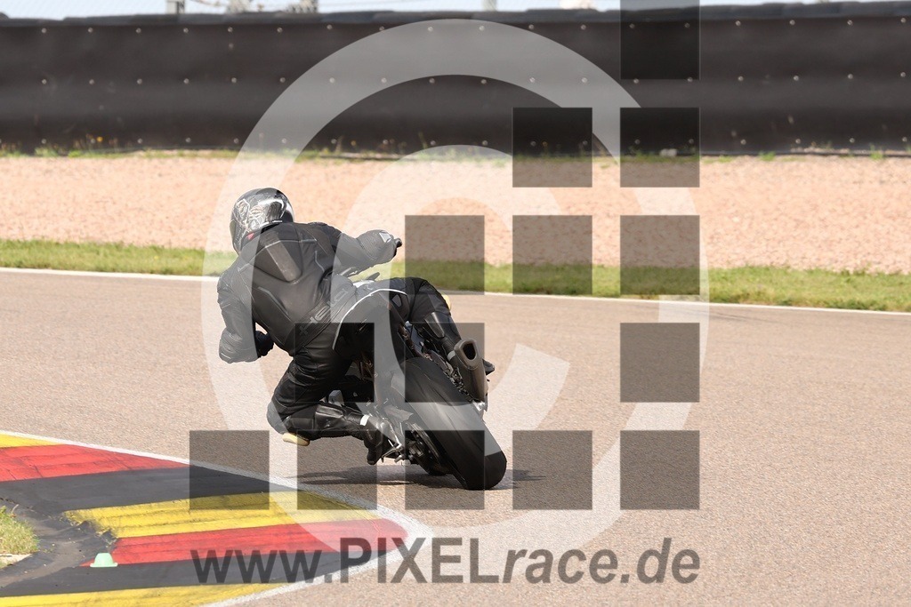 0033-20240822_00590 | Schöne Erinnerungen an spannende Momente - das festzuhalten ist unser Job. PIXELrace.de ist seit 2003 auf den Rennstrecken Europas unterwegs um die Action draußen beim Fahren und die wunderbare Stimmung imm Fahrerlager für euch einzufangen.