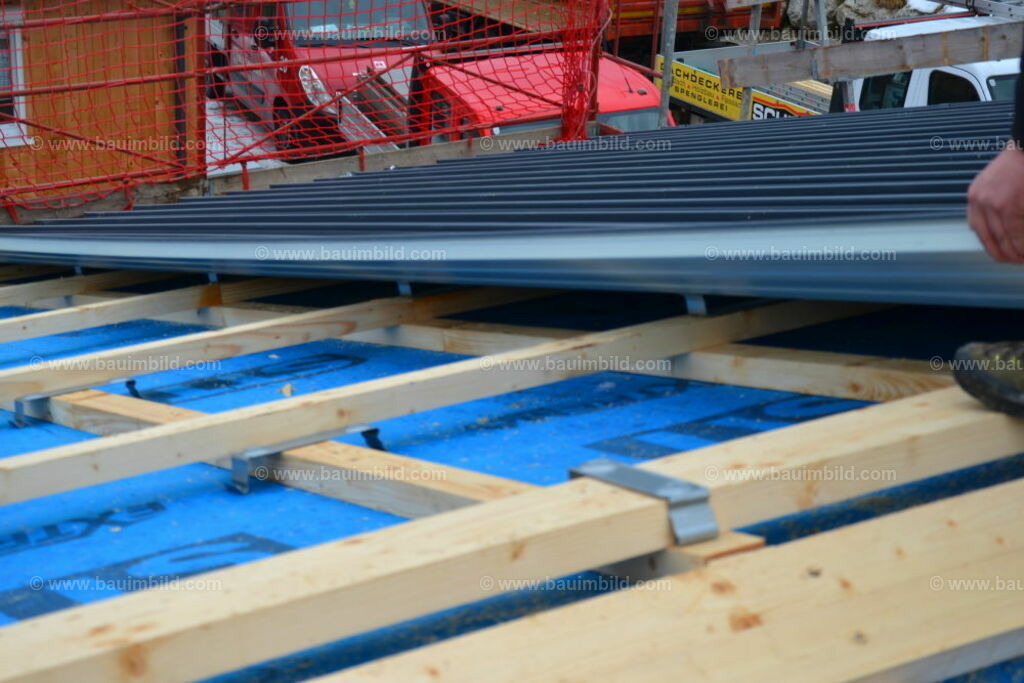 bib-lg11-spenglerarbeiten-0117 | Nach LV-Leistungsgruppen sortierte Detailfotos über den Bau eines Hauses. Alle Hausbau-Bilder direkt vom Urheber und Autor der Website Haus-Selber-Bauen.com