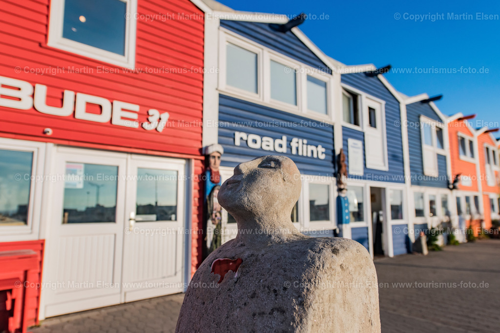 Helgoland Hummerbuden_ELS_3942030818 | Helgoland - Aufnahmedatum: 04.08.2018, Aufnahmehöhe:  m, Koordinaten:  - , Bildgröße: 7770 x  5180 Pixel - Copyright 2018 by Martin Elsen, Kontakt: Tel.: +49 157 74581206, E-Mail: info@schoenes-foto.deSchlagwörter:Schleswig-Holstein,Landkreis Pinneberg,Düne,Hochseeinsel,Börteboote,Meer,Küste,Halunder,Oberland,Unterland,Strand,Seehunde,Robben,Lange Anna,Felsen,Roter Felsen,Luftbild,Luftbilder,Bastölpel - Realisiert mit Pictrs.com