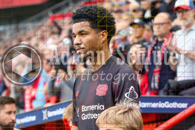 Bayer 04 Leverkusen vs Borussia Mönchengladbach - Bundesliga  | Leverkusen, Deutschland, 21.09.25:   Malik Leon Tillmann (Bayer 04 Leverkusen) schaut waehrend des Spiels der Bundesliga zwischen  Bayer 04 Leverkusen vs Borussia Mönchengladbach in der BayArena(Foto von Brauer-Fotoagentur / Adrian Schlueter)