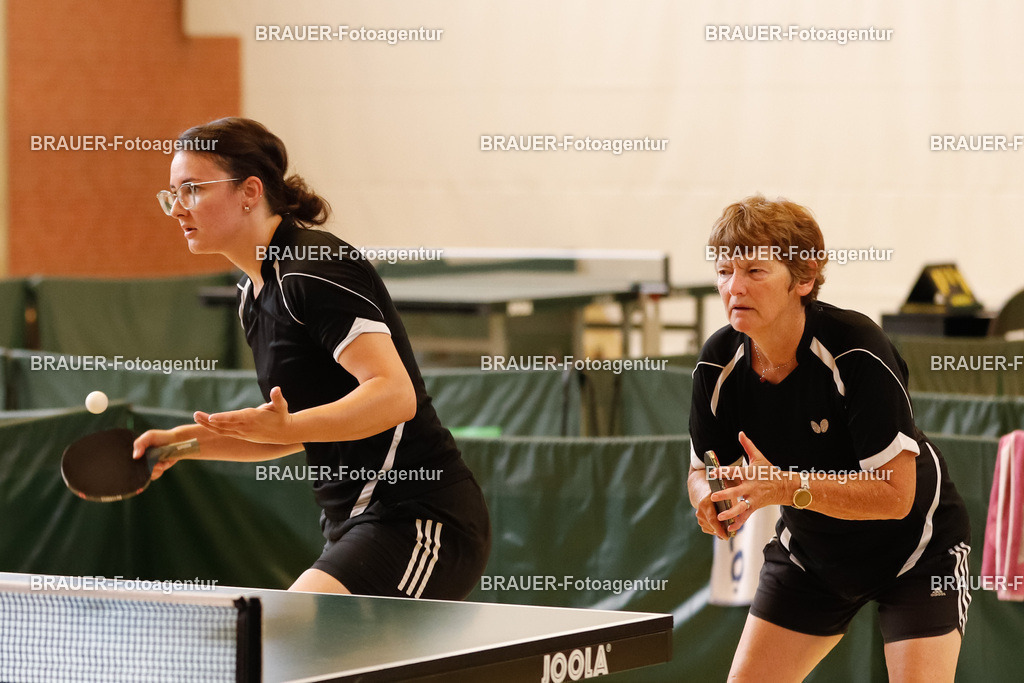 097_KFC_20230815_0001.JPG -  - KFC Uerdingen vs SF Baumberg - Oberliga Niederrhein | Krefeld, Deutschland, 03.09.23:   

Anrather TK RW Damen  (li)Bahram (re)Janine 

waehrend des Spiels der der NRW Liga zwischen Anrather TK RW Damen  vs 1. TTC SG Dülken in der Kicker-Halle Willich-Anrath   am 03. September  2023 in Willich Anrath. 

(Foto von Michael Adler / Brauer-Fotoagentur)

