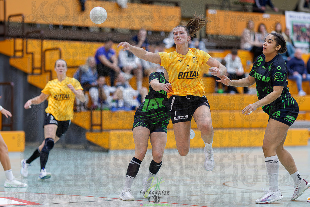 Frauen Oberliga Mitte (HHV); HSG Kleenheim/Langgöns II - HSG Eibelshausen/Ewersbach | Frauen Oberliga Mitte (HHV); HSG Kleenheim/Langgöns II - HSG Eibelshausen/Ewersbach am 01.11.2025 in Oberkleen (Weidig-Halle)Photo © 2025 - Jörg Heinrich - Realisiert mit Pictrs.com