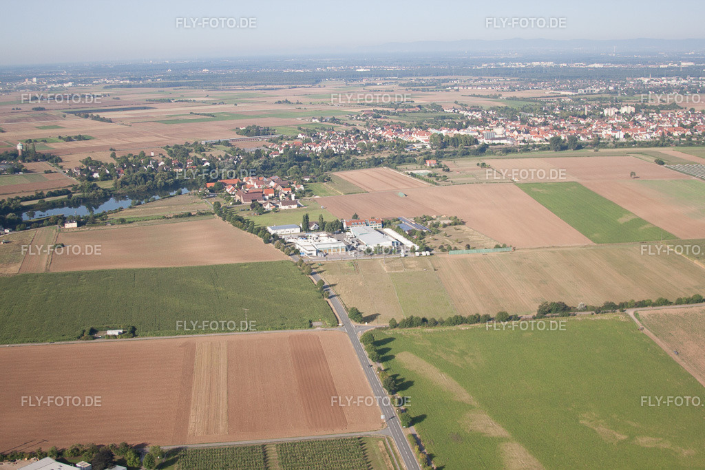 Ortsansicht | Luftbild: Ortsansicht im Ortsteil Schwabenheim in Dossenheim im Bundesland Baden-Württemberg in Deutschland. Foto: IMG_52168.jpg vom 19.08.2012 durch Werner Riehm/FLY-FOTO.de - Realisiert mit Pictrs.com