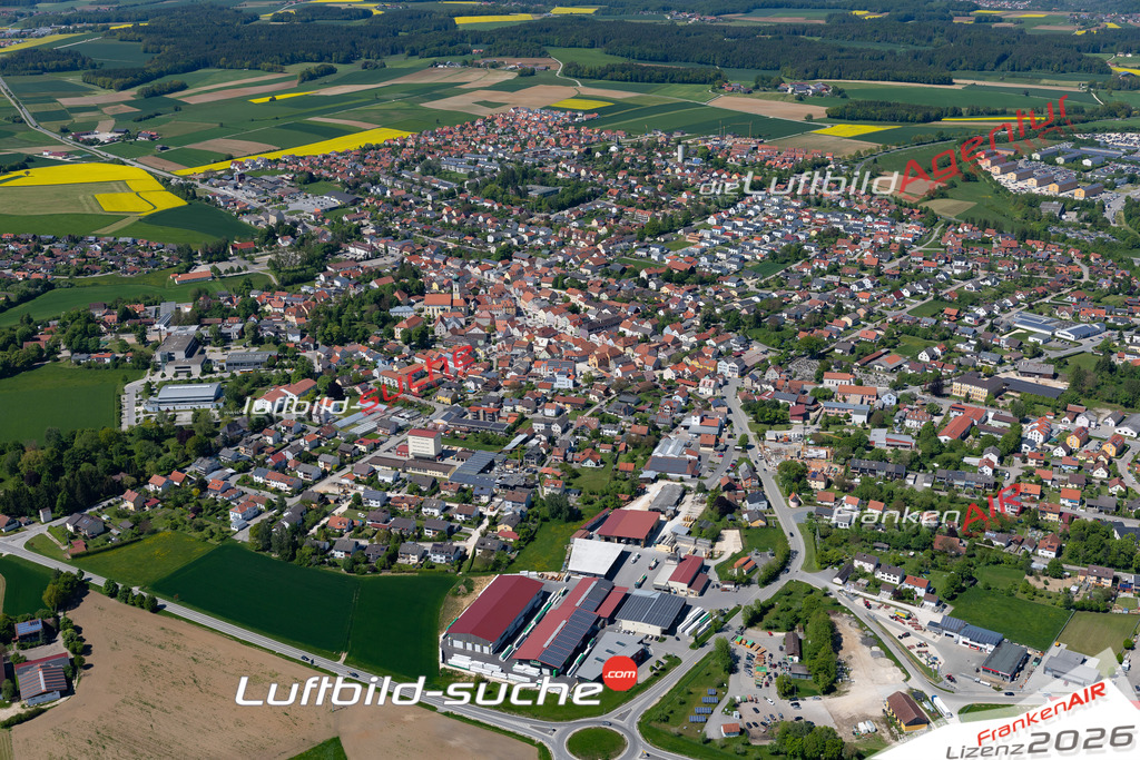 Das Luftbild der Stadt Hemau wurde 2021 vom Flugzeug heraus erstellt (keine Drohne) Aufnahmehöhe ca.450 Meter- hohe Bildauflösung und Druck-Qualität garantiert!