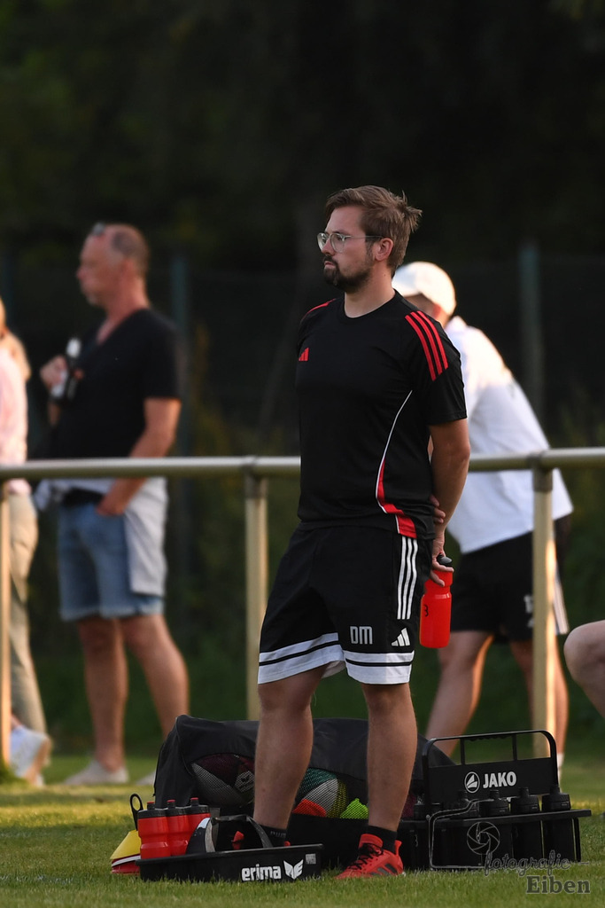 TuS Eversten-SG FriPe | Herren Kreisliga; TuS Eversten (mint)-SG FriPe (rot) am 15.08.2025 in Oldenburg (Sportanlage TuS Eversten), Photo: Philip Eiben 2025 - Realisiert mit Pictrs.com