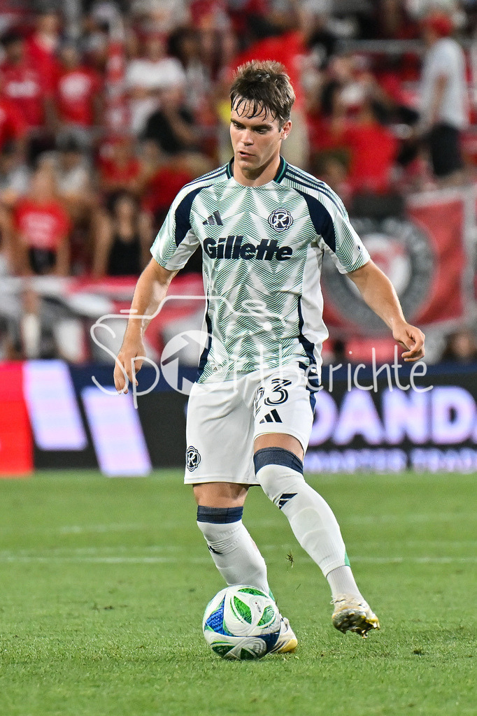 New York Red Bulls - New England Revolution | am Ball Will SANDS (New England 23) / Einzelfoto / Freisteller / Major League Soccer: New York Red Bulls - New England Revolution, Red Bull Arena am 16.07.2025