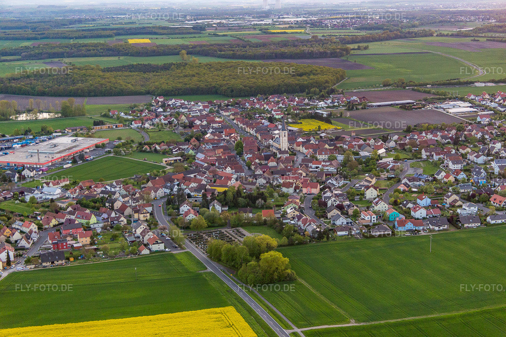 Luftbild: landwirtschaftlichen Feldern und Nutzflächen in Grettstadt im Bundesland Bayern in Deutschland. Foto: IMG_088151.jpg vom 06.05.2016 durch Werner Riehm/FLY-FOTO.de