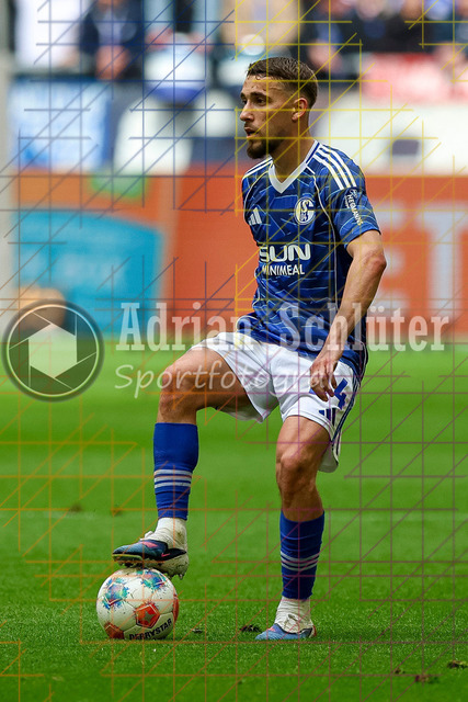 05.04.2026, GER, Fussball, Herren, 2. BL, Saison 2025/2026, FC Schalke 04 - Karlsruher SC | Adli Aouchiche (S04) in Aktion am Ball, Einzelaktion 