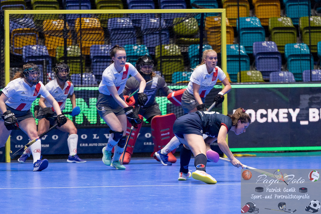 Volvo E.R.B. Final 4 Halbfinale Frauen: Der Club an der Alster - Berlienr HC, 25.01.2025 | Pahila Arnold (Berliner HC #25) schießt den Ball nach einer Ecke aufs Tor, Der Club an der Alster - Berliner HC, Frankfurt, Süwag Arena, 25.1.2025 - Realisiert mit Pictrs.com